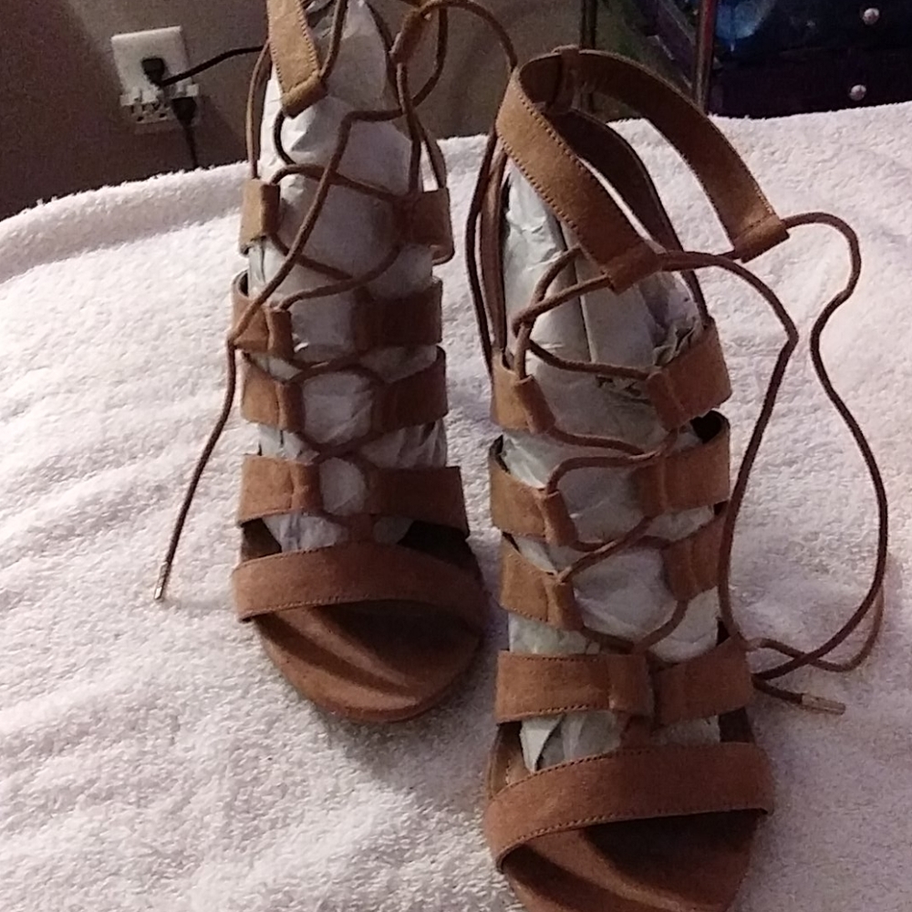 Shoes - Picture 2 of 4